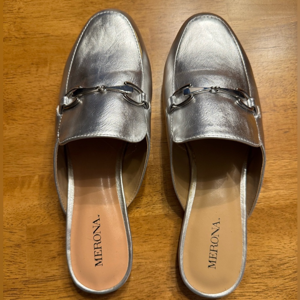 Merona slides